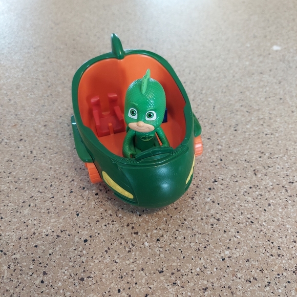 Disney PJ Masks Green GEKKO figure and vehicle Greg Toys & Collectibles - Picture 2 of 6